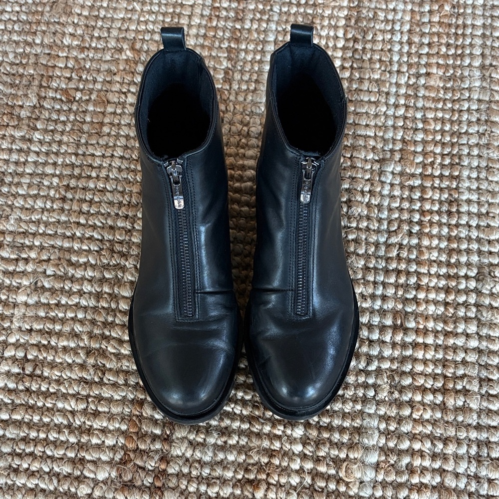 Easy Spirit Black Leather Ankle Boots with Front Zip